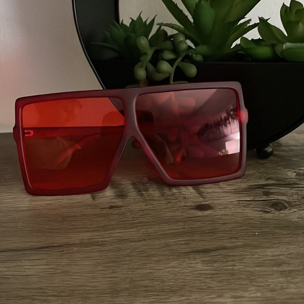 ❤️‍🔥Red❤️‍🔥 Shades - Picture 3 of 4